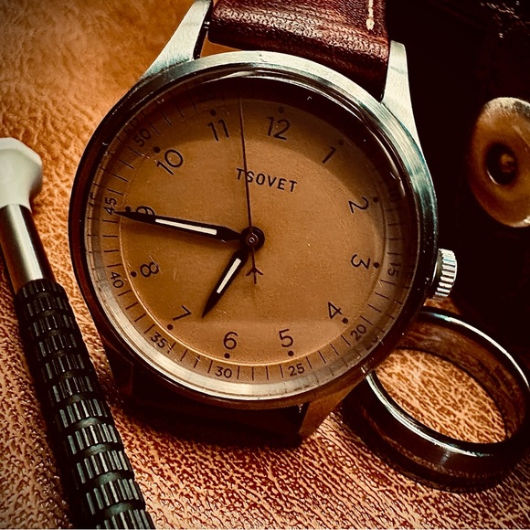 Tsovet JPT PW-36 Champagne Dial. 36mm Field
Quartz - Picture 1 of 8